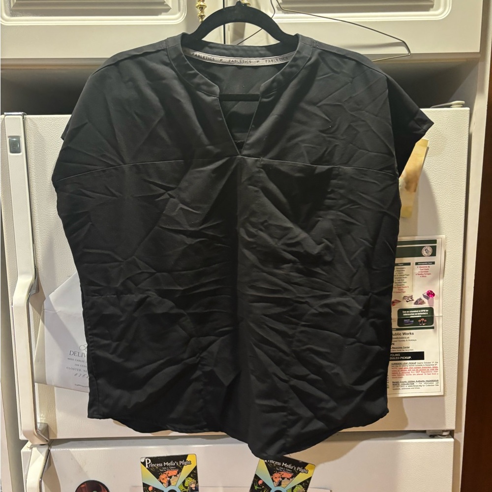 Fabletics black scrub top medium
